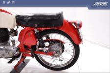 MV Agusta 125 Lusso Sport 1960 rood - Classic