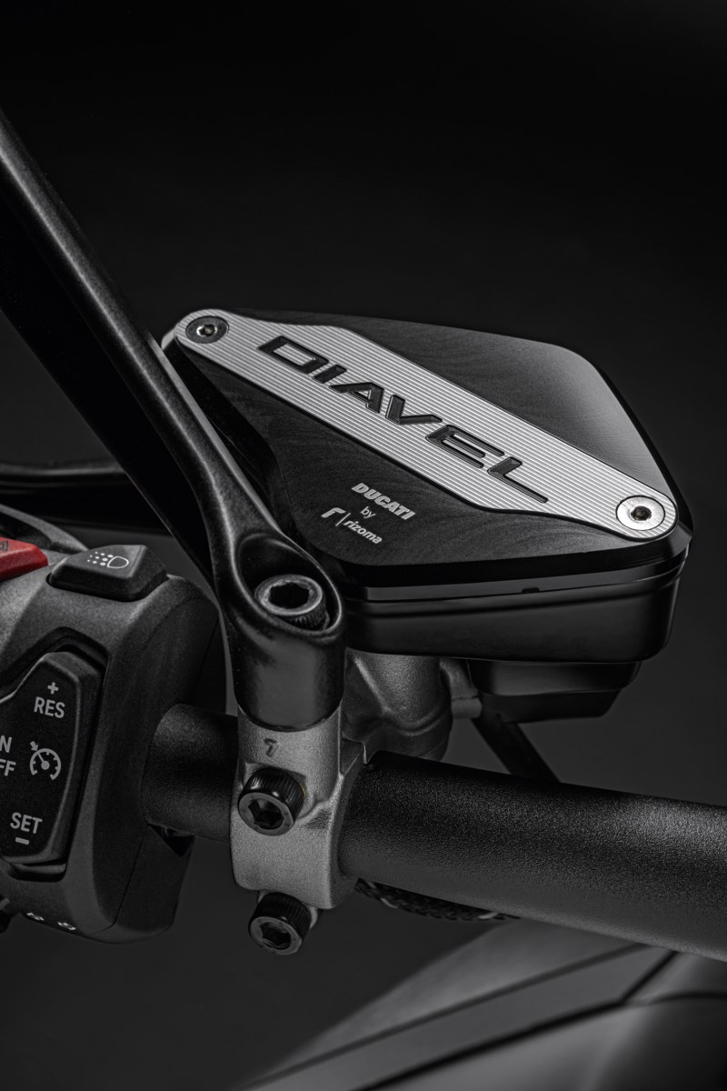 thumbnail image 2 of Clutch Reservoir Alpinestars Brake/ Cover Black/White - Reservoir Covers Harley Front Master Cylinder 2 of 10