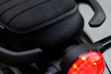Signature bench seat black