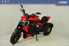 Ducati Diavel V4