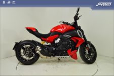 Ducati Diavel V4